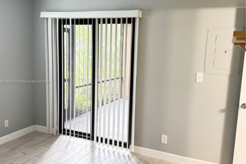 Condo in Plantation, Florida, 2 bedrooms  № 1952668 - photo 9