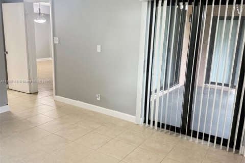 Condo in Plantation, Florida, 2 bedrooms  № 1952668 - photo 10