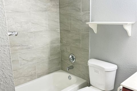Condo in Plantation, Florida, 2 bedrooms  № 1952668 - photo 15