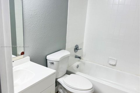 Condo in Plantation, Florida, 2 bedrooms  № 1952668 - photo 11