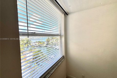 Copropriété à louer à North Miami Beach, Floride: 1 chambre, 71.72 m2 № 2168790 - photo 15