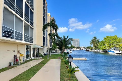 Copropriété à louer à North Miami Beach, Floride: 1 chambre, 71.72 m2 № 2168790 - photo 25