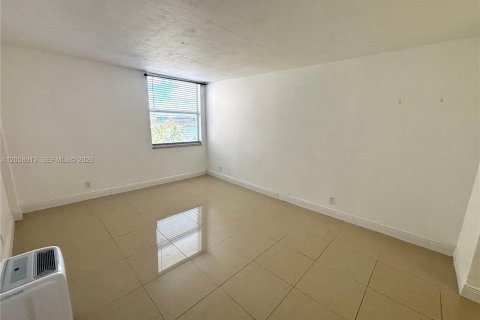 Copropriété à louer à North Miami Beach, Floride: 1 chambre, 71.72 m2 № 2168790 - photo 14