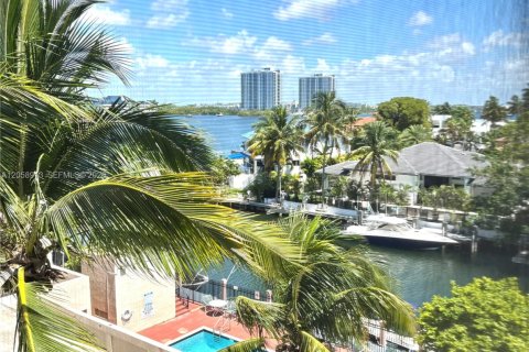 Copropriété à louer à North Miami Beach, Floride: 1 chambre, 71.72 m2 № 2168790 - photo 9