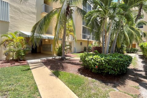 Copropriété à louer à North Miami Beach, Floride: 1 chambre, 71.72 m2 № 2168790 - photo 24