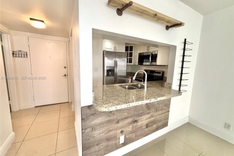 Copropriété à louer à North Miami Beach, Floride: 1 chambre, 71.72 m2 № 2168790 - photo 2