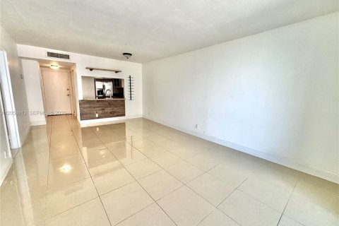 Copropriété à louer à North Miami Beach, Floride: 1 chambre, 71.72 m2 № 2168790 - photo 6