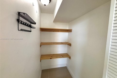 Copropriété à louer à North Miami Beach, Floride: 1 chambre, 71.72 m2 № 2168790 - photo 18
