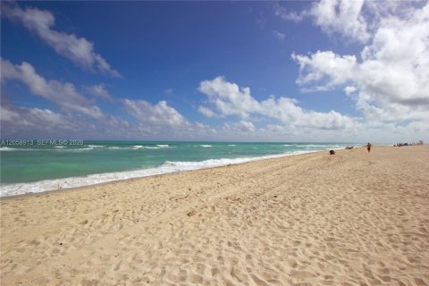Copropriété à louer à North Miami Beach, Floride: 1 chambre, 71.72 m2 № 2168790 - photo 29