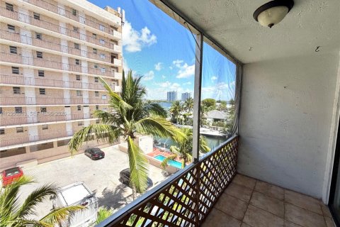 Copropriété à louer à North Miami Beach, Floride: 1 chambre, 71.72 m2 № 2168790 - photo 11