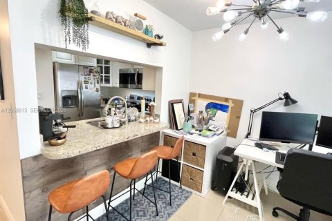 Copropriété à louer à North Miami Beach, Floride: 1 chambre, 71.72 m2 № 2168790 - photo 3