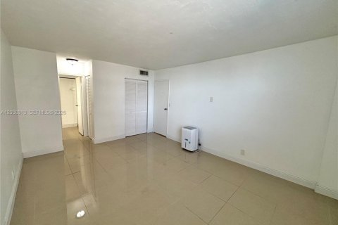 Copropriété à louer à North Miami Beach, Floride: 1 chambre, 71.72 m2 № 2168790 - photo 16