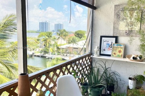 Copropriété à louer à North Miami Beach, Floride: 1 chambre, 71.72 m2 № 2168790 - photo 5