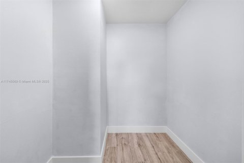 Condo in Pembroke Pines, Florida, 2 bedrooms  № 1729344 - photo 11