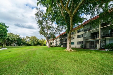 Condo in Pembroke Pines, Florida, 2 bedrooms  № 1729344 - photo 19