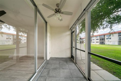 Condo in Pembroke Pines, Florida, 2 bedrooms  № 1729344 - photo 18