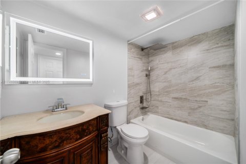Condo in Pembroke Pines, Florida, 2 bedrooms  № 1729344 - photo 15