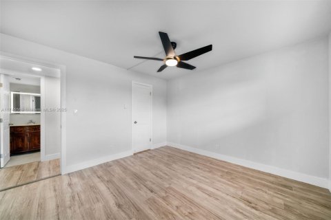 Condo in Pembroke Pines, Florida, 2 bedrooms  № 1729344 - photo 6