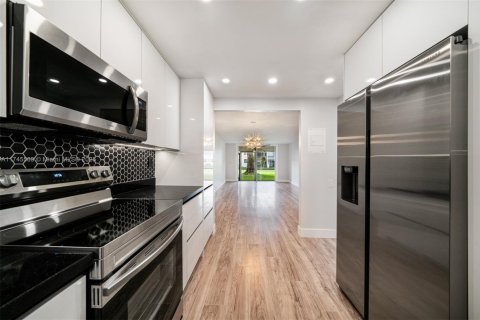 Condo in Pembroke Pines, Florida, 2 bedrooms  № 1729344 - photo 8