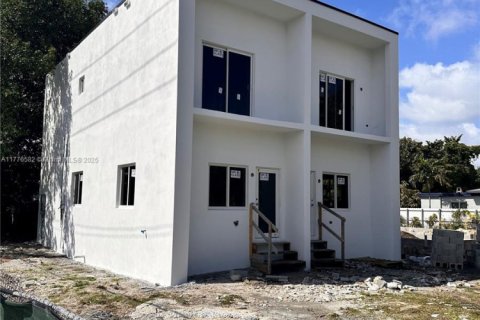 House in North Miami Beach, Florida 2 bedrooms, 115.94 sq.m. № 1985663 - photo 12