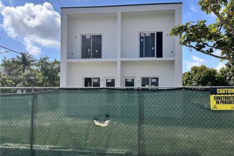House in North Miami Beach, Florida 2 bedrooms, 115.94 sq.m. № 1985663 - photo 14
