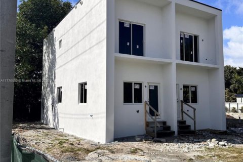 House in North Miami Beach, Florida 2 bedrooms, 115.94 sq.m. № 1985663 - photo 13