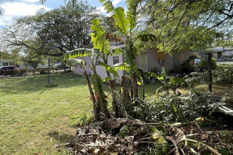 House in North Miami Beach, Florida 2 bedrooms, 115.94 sq.m. № 1985663 - photo 5