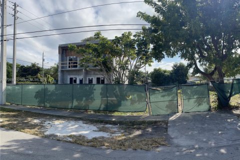 House in North Miami Beach, Florida 2 bedrooms, 115.94 sq.m. № 1985663 - photo 9