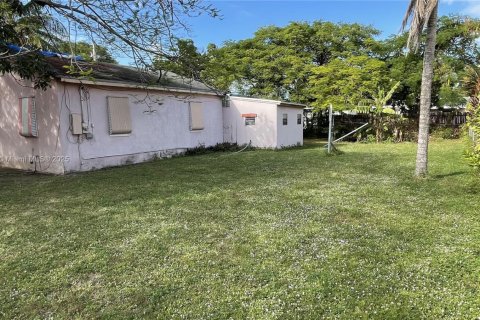 House in North Miami Beach, Florida 2 bedrooms, 115.94 sq.m. № 1985663 - photo 1