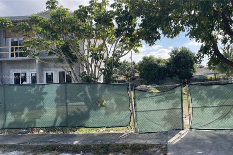 House in North Miami Beach, Florida 2 bedrooms, 115.94 sq.m. № 1985663 - photo 10