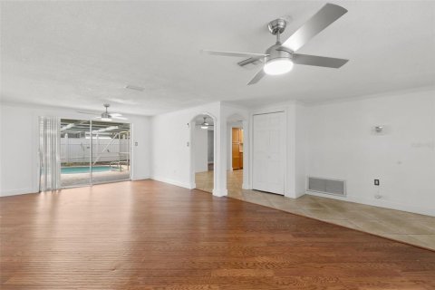 Casa en alquiler en Port Richey, Florida, 3 dormitorios, 136.38 m2 № 1908412 - foto 5