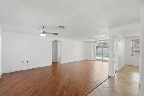 Casa en alquiler en Port Richey, Florida, 3 dormitorios, 136.38 m2 № 1908412 - foto 4