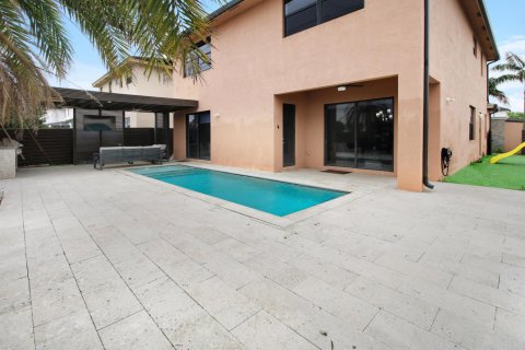 Купить виллу или дом в Майами, Флорида 5 спален, 282.89м2, № 948921 - фото 1