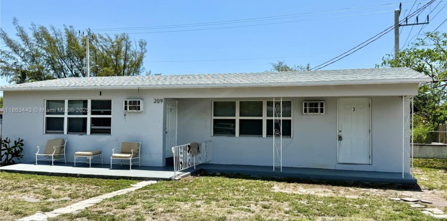 Villa ou maison à Dania Beach, Floride 1 chambre, 261.8 m2 № 1889855