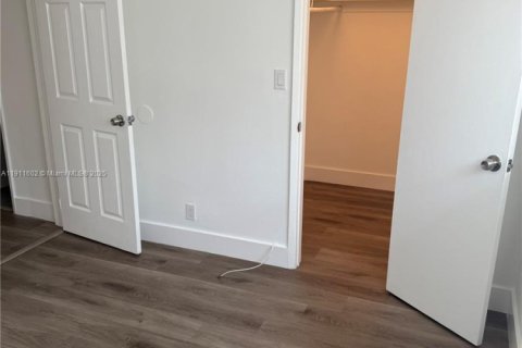 Condo in North Lauderdale, Florida, 2 bedrooms  № 2082279 - photo 20