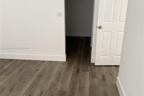 Condo in North Lauderdale, Florida, 2 bedrooms  № 2082279 - photo 13