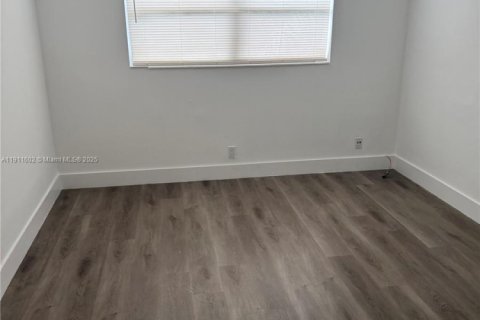 Condo in North Lauderdale, Florida, 2 bedrooms  № 2082279 - photo 18