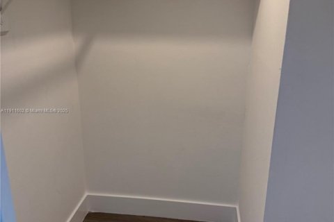 Condo in North Lauderdale, Florida, 2 bedrooms  № 2082279 - photo 21