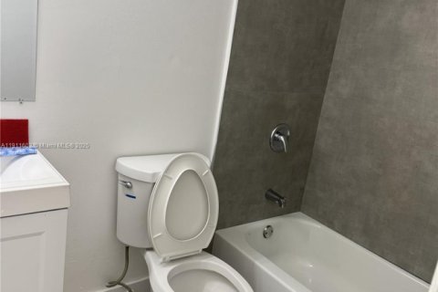 Condo in North Lauderdale, Florida, 2 bedrooms  № 2082279 - photo 7