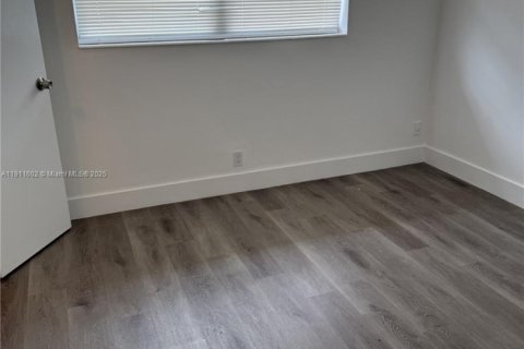 Condo in North Lauderdale, Florida, 2 bedrooms  № 2082279 - photo 9