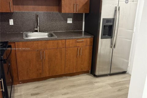 Condo in North Lauderdale, Florida, 2 bedrooms  № 2082279