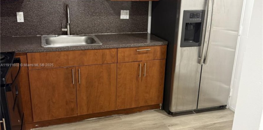 Condo in North Lauderdale, Florida, 2 bedrooms  № 2082279