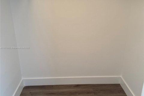 Condo in North Lauderdale, Florida, 2 bedrooms  № 2082279 - photo 23