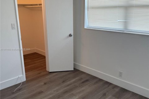 Condo in North Lauderdale, Florida, 2 bedrooms  № 2082279 - photo 19