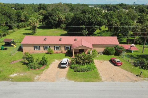 Touwnhouse à Okeechobee, Floride 3 chambres, 157.93 m2 № 2271374