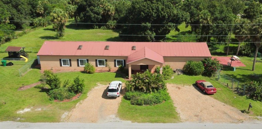 Touwnhouse à Okeechobee, Floride 3 chambres, 157.93 m2 № 2271374