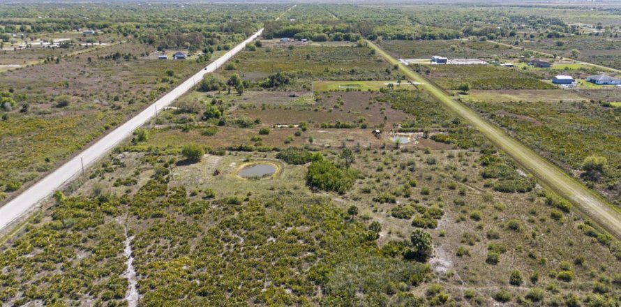 Immobilier commercial à Okeechobee, Floride № 2078290