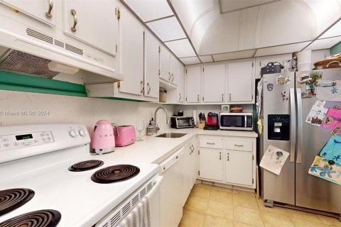 Copropriété à vendre à Aventura, Floride: 2 chambres, 100.61 m2 № 1239785 - photo 17