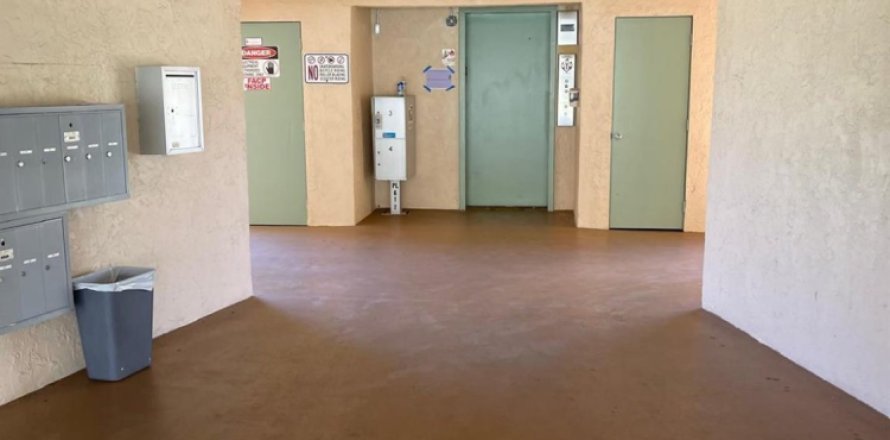 Кондоминиум с 1 спальней в Палм Спрингс, Флорида № 1217259