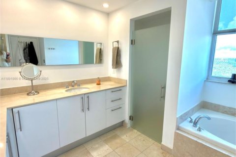 Condo in Aventura, Florida, 3 bedrooms  № 2015465 - photo 25